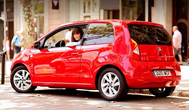 Mẫu  ôtô cỡ nhỏ giá rẻ Seat Mii có giá 12.172 USD (khoảng 245 triệu đồng) nhiều chi tiết được dùng chung với VW Up nhưng chi phí thấp hơn, do đó giá thành bán ra cũng rẻ. Đây là chiếc xe thành phố tuyệt vời. Động cơ 3 xi-lanh êm ái. Bên trong cabin của Mii chắc chắn và rộng rãi.